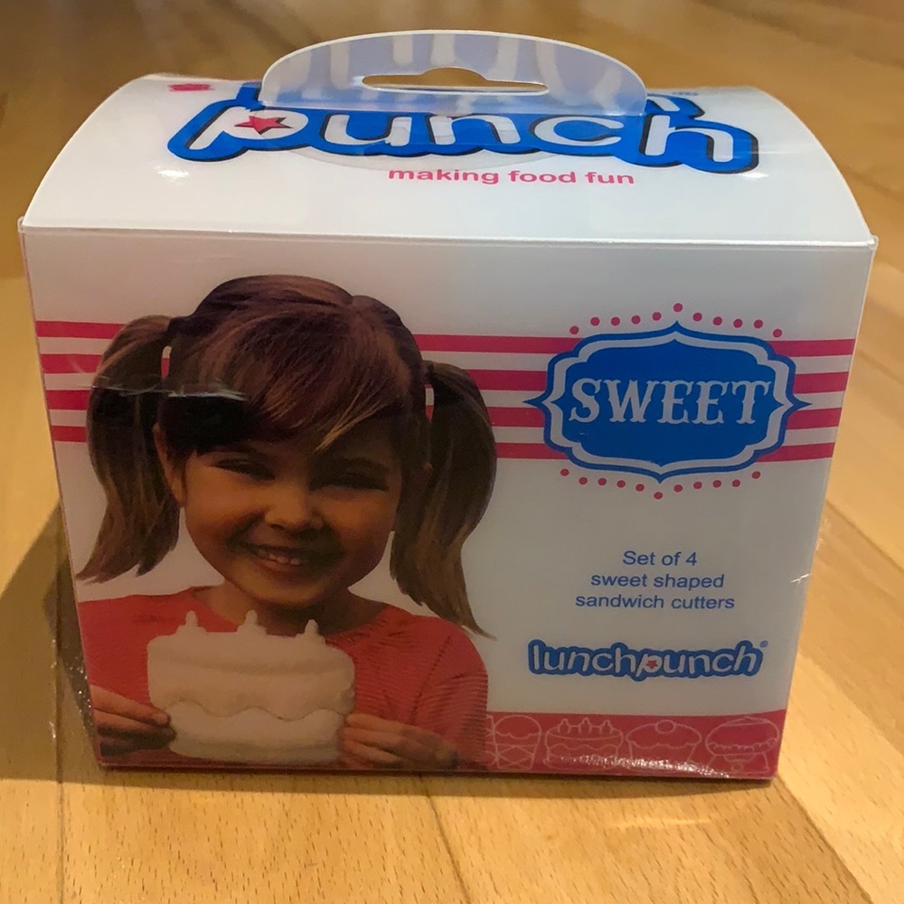 NWT 4 Lunchpunch cutters Sweet - sandwich cutter